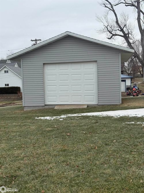 206 N Green St, Toledo, IA, 52342-1623 | Card Image