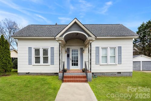 302 S Maple St, Dallas, NC, 28034-2030 | Card Image