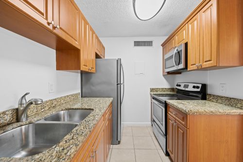 o105-639 Executive Center Dr, West Palm Beach, FL, 33401-4929 | Card Image