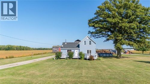 1224 Brigden Rd, Sombra, ON, N0P2H0 | Card Image