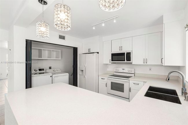 APT-60 - 10350 Sw 154 Th Circle Ct, Condo with 3 bedrooms, 3 bathrooms and null parking in Miami FL | Image 9