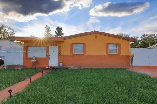 1330 N 69th Ave, Hollywood, FL, 33024-5612 | Card Image