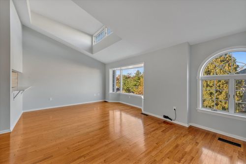 240 Oak Park Dr, Douglaston, NY, 11362-2606 | Card Image