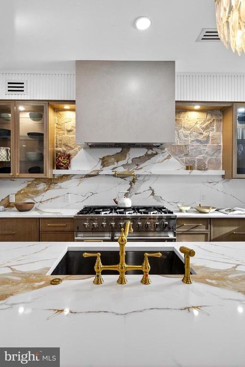 5136 Wayne Ave, PHILADELPHIA, PA, 19144-3526 | Card Image