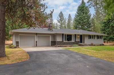 27320 N Regal Rd, Home with 4 bedrooms, 2 bathrooms and null parking in Chattaroy WA | Image 2