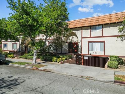 5 - W Dryden Street, Townhouse with 2 bedrooms, 1 bathrooms and 2 parking in Glendale CA | Image 2