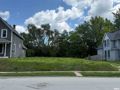 1501 Bridge Ave, Davenport, IA, 52803-4145 | Card Image