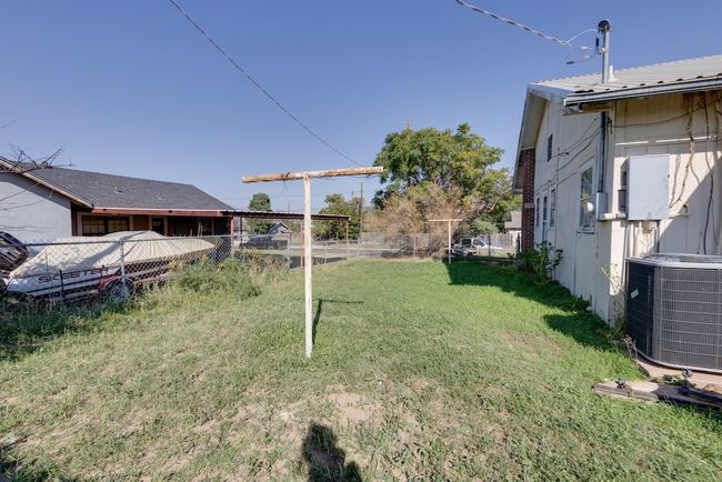 1710 Austin St, House other with 2 bedrooms, 1 bathrooms and null parking in Big Spring TX | Image 5