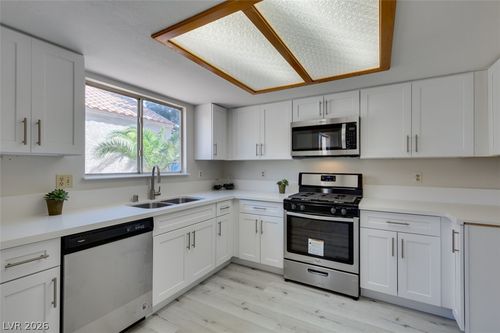 582 Searchlight Dr, Las Vegas, NV, 89110-5608 | Card Image