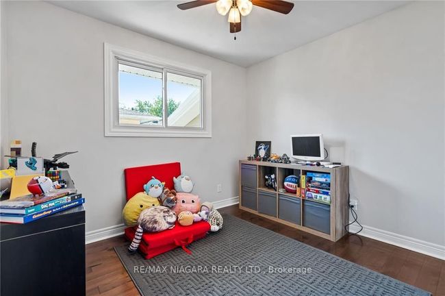 7067 Dirdene St, House other with 3 bedrooms, 2 bathrooms and 2 parking in Niagara Falls ON | Image 13