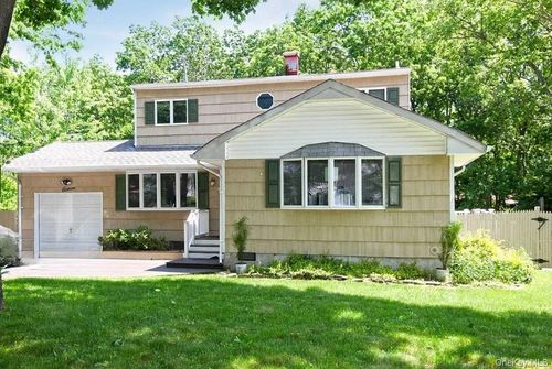 11 Antler Ln, South Setauket, NY, 11720-1353 | Card Image