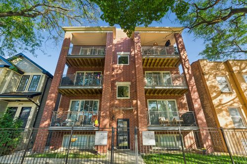 3w-3708 W Cornelia Ave, CHICAGO, IL, 60618-5002 | Card Image