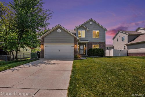 2920 Hartline Dr, Rochester Hills, MI, 48309-4315 | Card Image