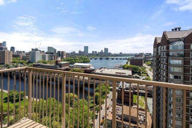 APT-2323 - 10 Museum Way, Condo with 2 bedrooms, 1 bathrooms and null parking in Cambridge MA | Image 4