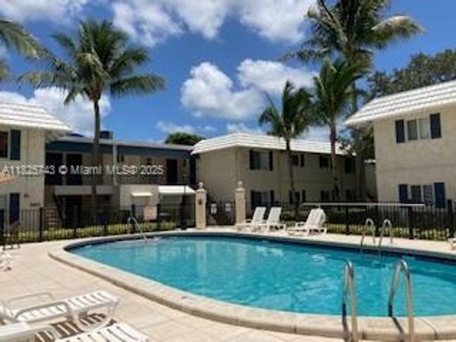 APT-21 - 8603 Sw 68 Th Ct, Condo with 2 bedrooms, 1 bathrooms and null parking in Pinecrest FL | Image 12
