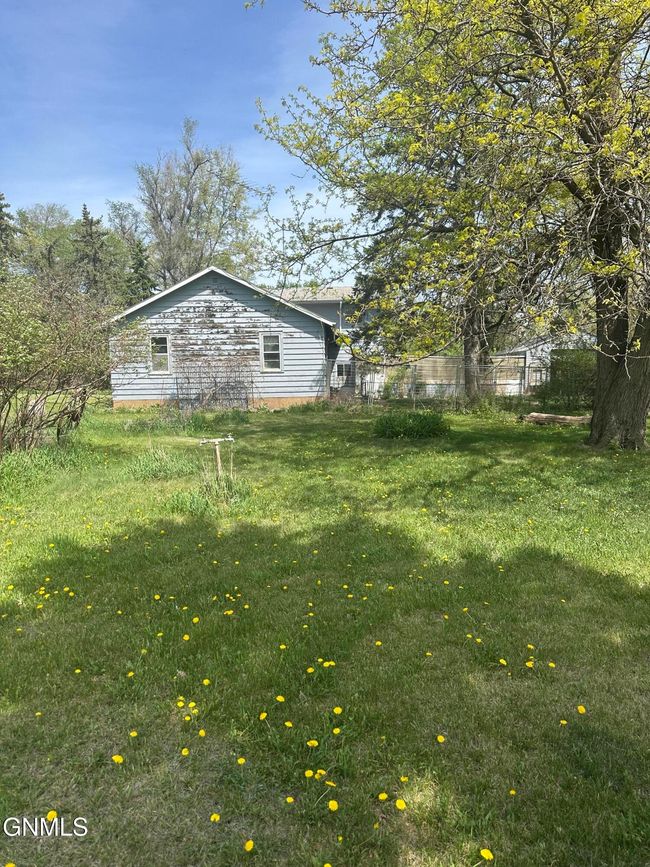 10185 99 Th St Se, House other with 5 bedrooms, 3 bathrooms and null parking in Oakes ND | Image 9
