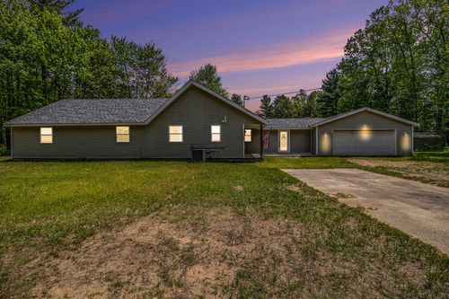 10560 N Tuttle Rd, Free Soil, MI, 49411-9665 | Card Image