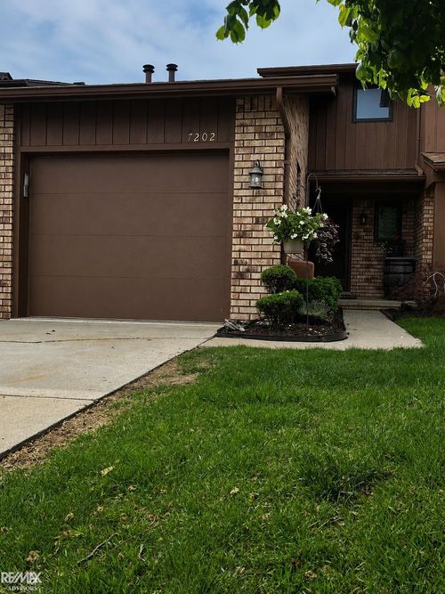 7202 Harbor Dr, Clay, MI, 48001-4211 | Card Image