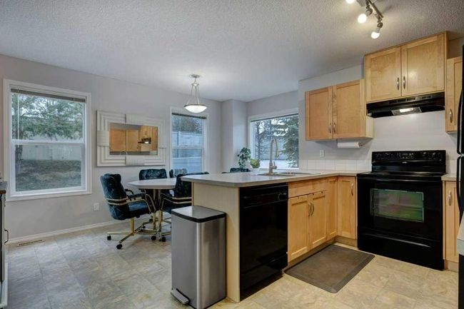95 - 105 Drake Landing Common, Home with 4 bedrooms, 2 bathrooms and 2 parking in Okotoks AB | Image 6
