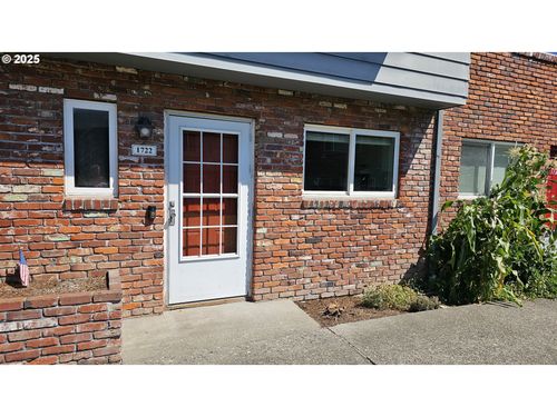 1722 Ne Hogan Dr, Gresham, OR, 97030-4142 | Card Image