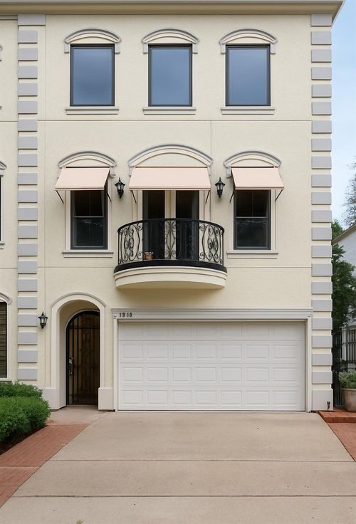 3515 Yupon St, Houston, TX, 77006-4215 | Card Image