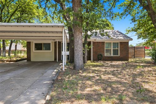 720 Thersa Dr, River Oaks, TX, 76114-3251 | Card Image