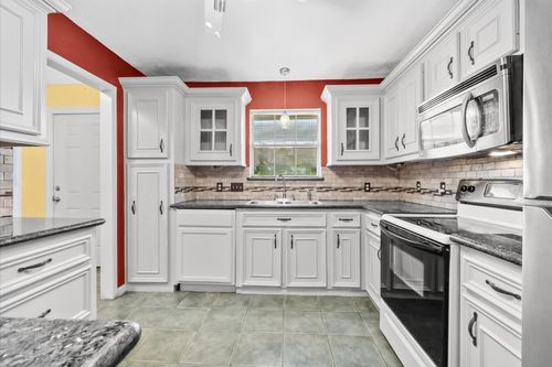 1025 Willow Oaks Cir, Pasadena, TX, 77506-5133 | Card Image