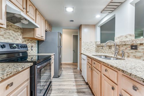 apt-b-570 Avenue J, Grand Prairie, TX, 75050-2500 | Card Image