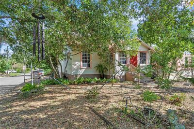 652 N Tremain Street, House other with 3 bedrooms, 2 bathrooms and null parking in Mount Dora FL | Image 2