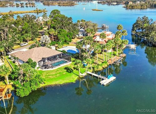 1055 N Crescent Dr, Crystal River, FL, 34429-9266 | Card Image