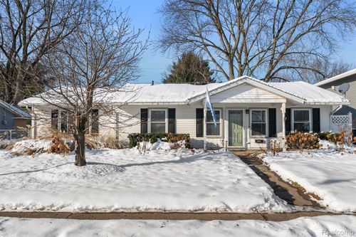 6404 Richalle St, Brighton, MI, 48116-2157 | Card Image