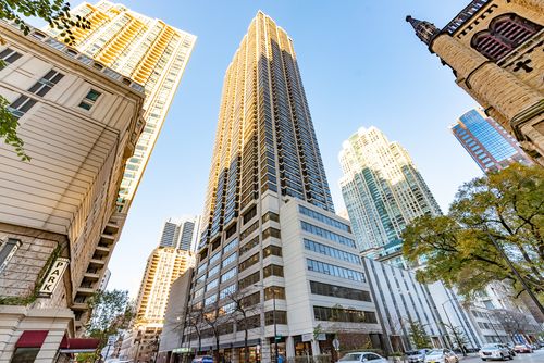 apt-904-30 Huron St, Chicago, IL, 60611-2784 | Card Image