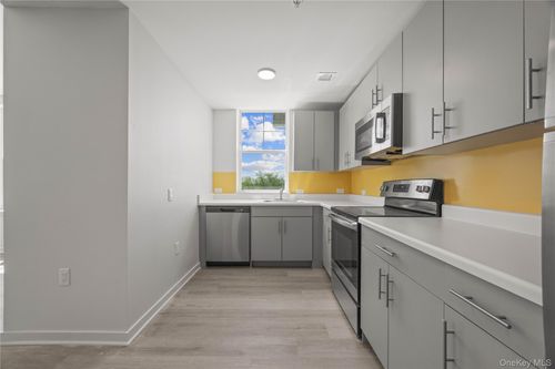 205-56 Prospect St, Yonkers, NY, 10701-3523 | Card Image