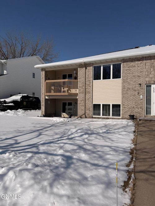 620 Bridgeport Dr, Bismarck, ND, 58504-7432 | Card Image