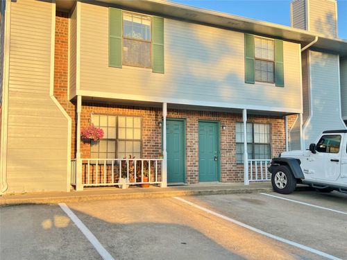 a15-929 W Hickory Street, Denton, TX, 76201 | Card Image