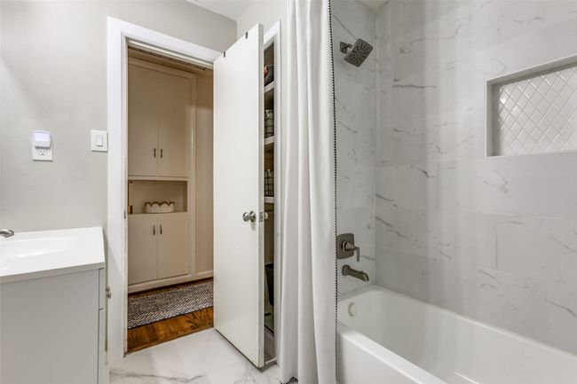 hall bathroom | Image 19