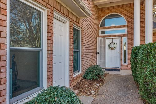 6800 Moss Ln, North Richland Hills, TX, 76182-7036 | Card Image