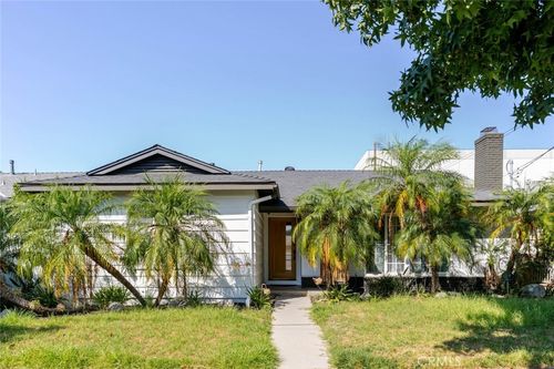 7459 Runnymede St, Van Nuys, CA, 91405-1450 | Card Image