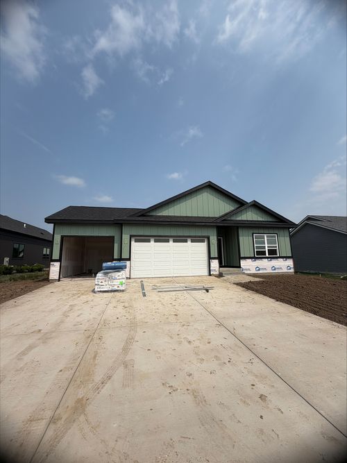 6133 Thor Ave, Davenport, IA, 52807-2155 | Card Image