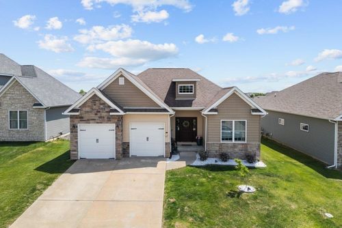 67 Cobblestone Ln, Le Claire, IA, 52753-9249 | Card Image