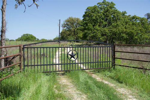 1035 Old Sayers Rd, Elgin, TX, 78621-5680 | Card Image