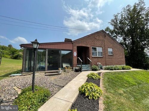 67 Airport Hill Rd, Lewistown, PA, 17044-8017 | Card Image