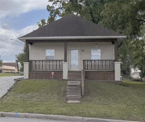 143 E Short Ave, Independence, MO, 64050-3957 | Card Image