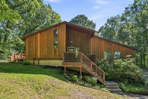 90 Highland Avenue, Marlboro, NY, 12542 | Card Image