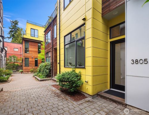 3805 Fremont Ln N, Seattle, WA, 98103-2726 | Card Image