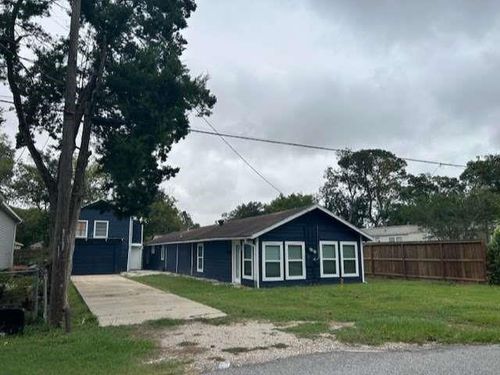 4711 3rd St, Bacliff, TX, 77518-1737 | Card Image