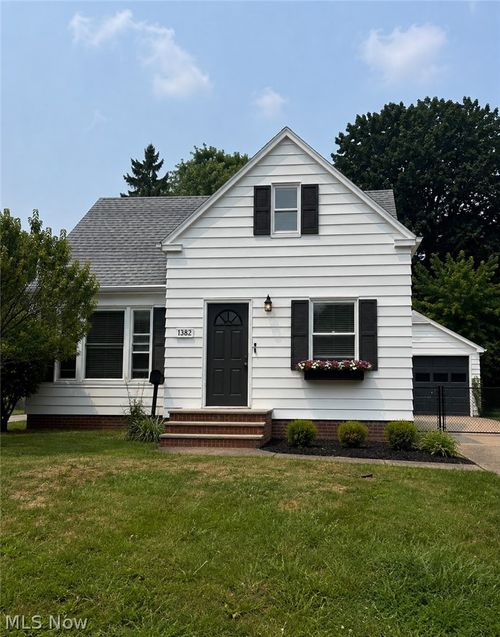 1382 Sunset Rd, Mayfield Heights, OH, 44124-1657 | Card Image