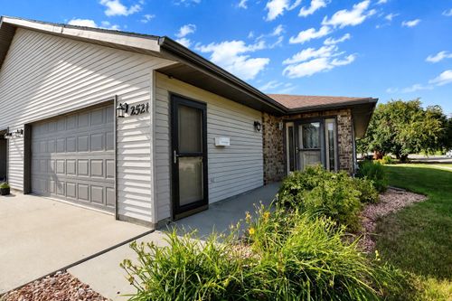 2521 4th Ave Se, ABERDEEN, SD, 57401-5228 | Card Image