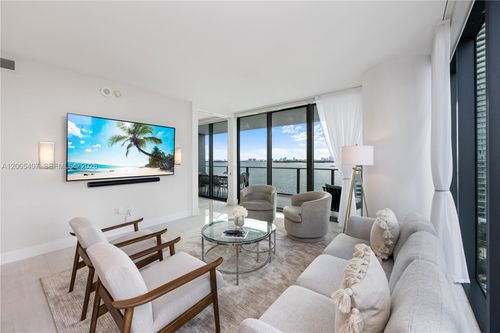 1501-650 Ne 32nd St, Miami, FL, 33137-5252 | Card Image