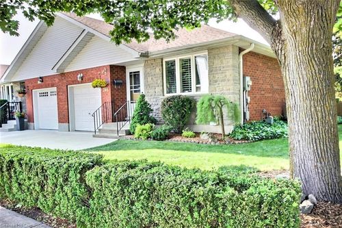 246 Dolph Street S, Cambridge, ON, N3H5P1 | Card Image
